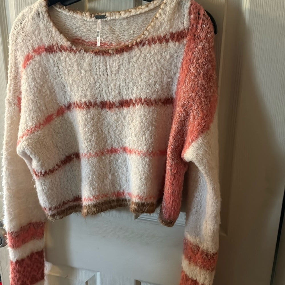 FREE PEOPLE SIZE S SWEATER